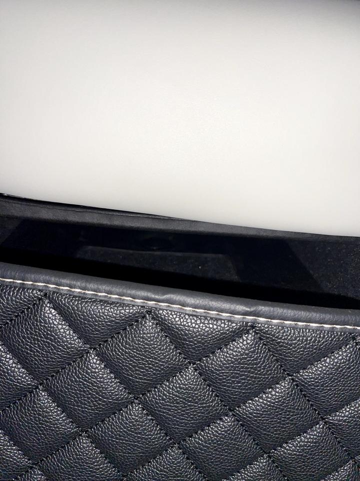 沃尔沃XC60 后排座椅下面的这个空格是做什么用的