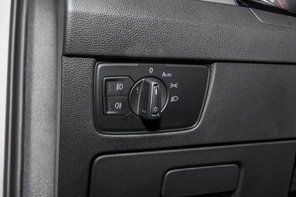 大众蔚揽 兄弟们有遇到过这种问题的吗?大灯这个旋钮陷进去了。 大众蔚揽 兄弟们有遇到过这种问题的吗?大灯这个旋钮陷进去了。