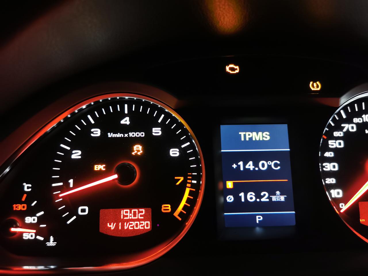 奥迪A6L2.4V6的，总出现这个故障，加油不走道，抖索，像过减速带似的。