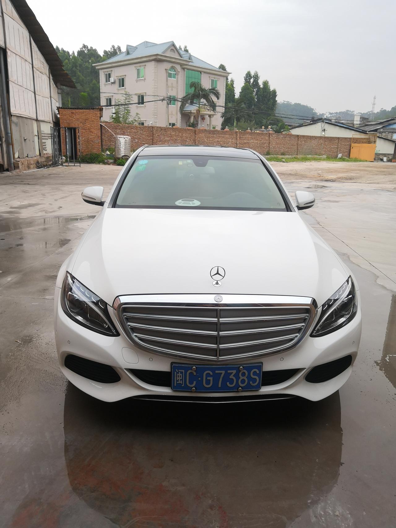 奔驰C级 2015款奔驰c200L2.0T里程123000公里全部在4s店保养，延保差不多还有一年，4s店还卖了免费终身