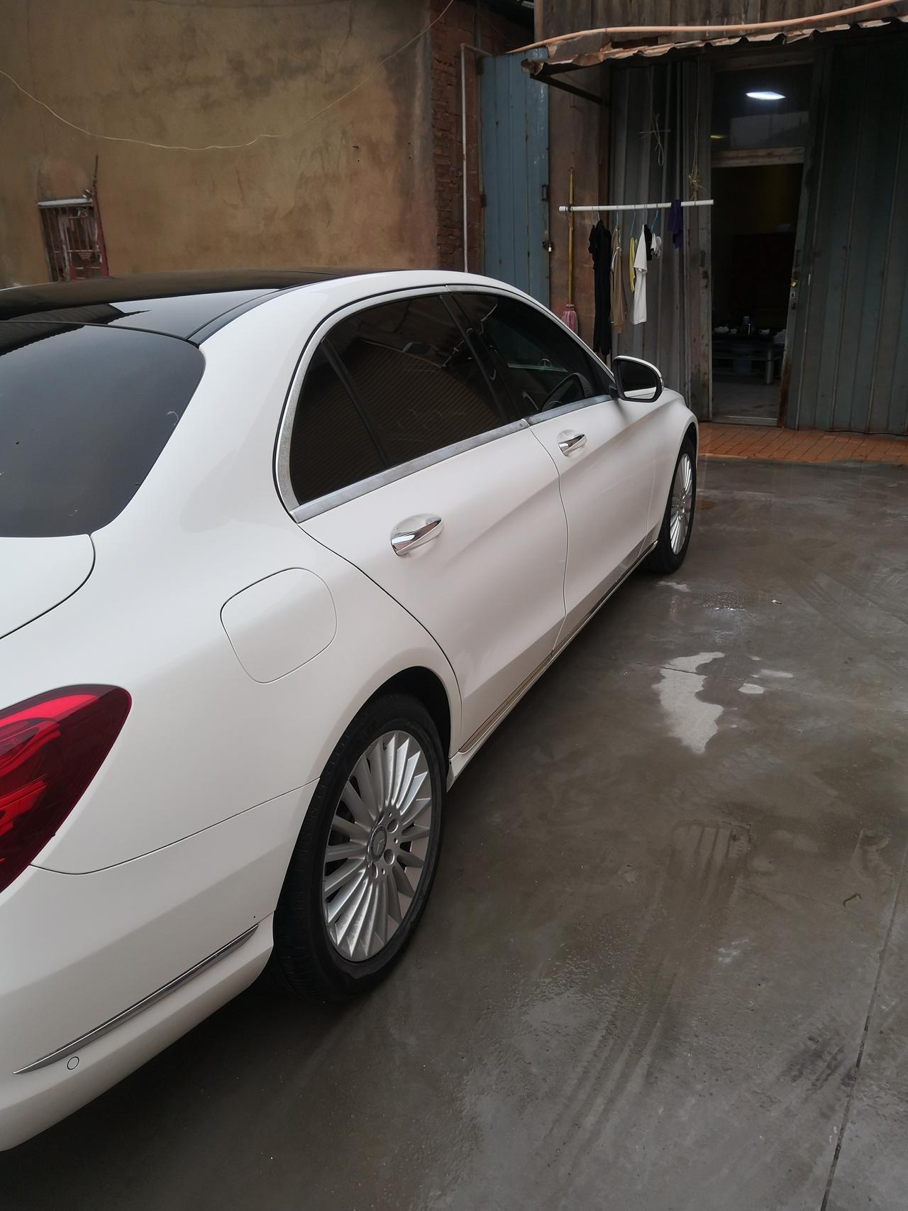 奔驰C级 2015款奔驰c200L2.0T里程123000公里全部在4s店保养，延保差不多还有一年，4s店还卖了免费终身