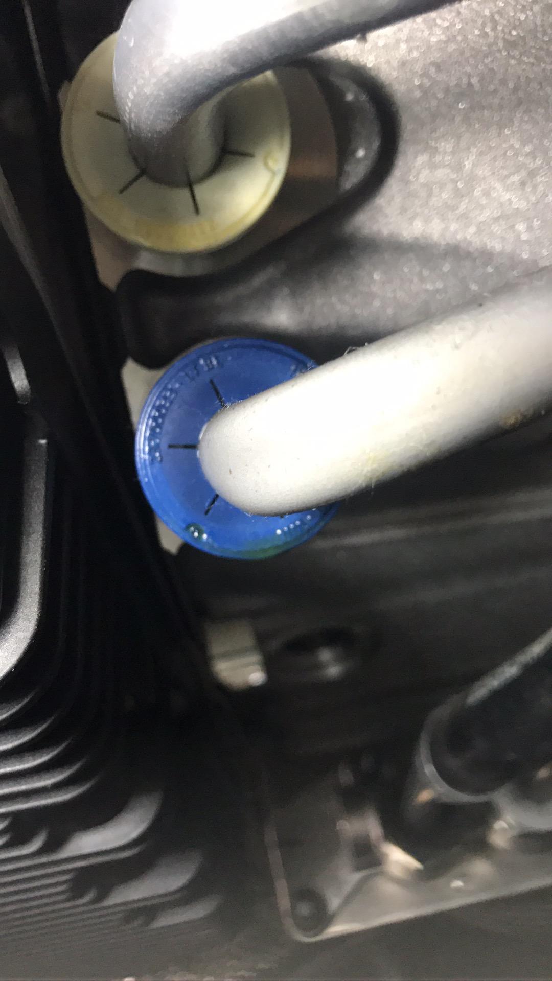 奔驰C级 27号提车28号早上上架子检查一下就发现变速箱着地方以出油4s店给的回复是装饰油。28号晚上感觉后轮胎有卡石子