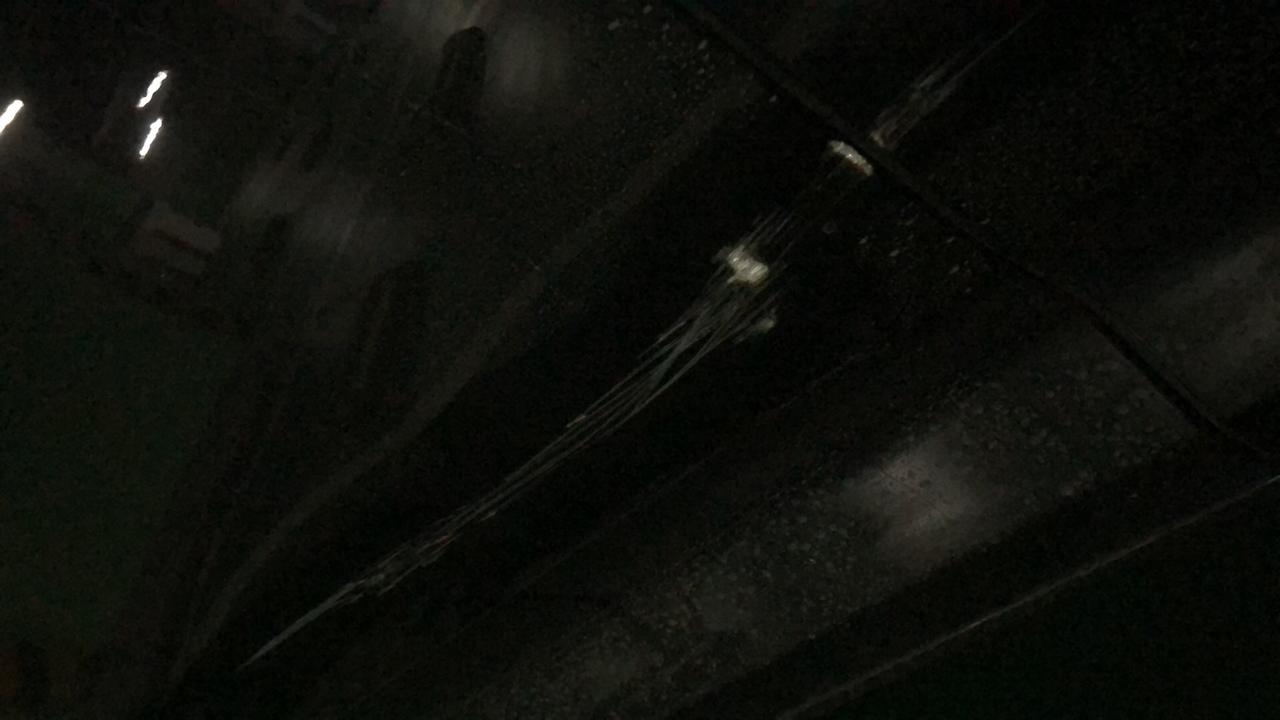奥迪A6L 请问大佬们车身两边这样的划痕修复大概要多少钱