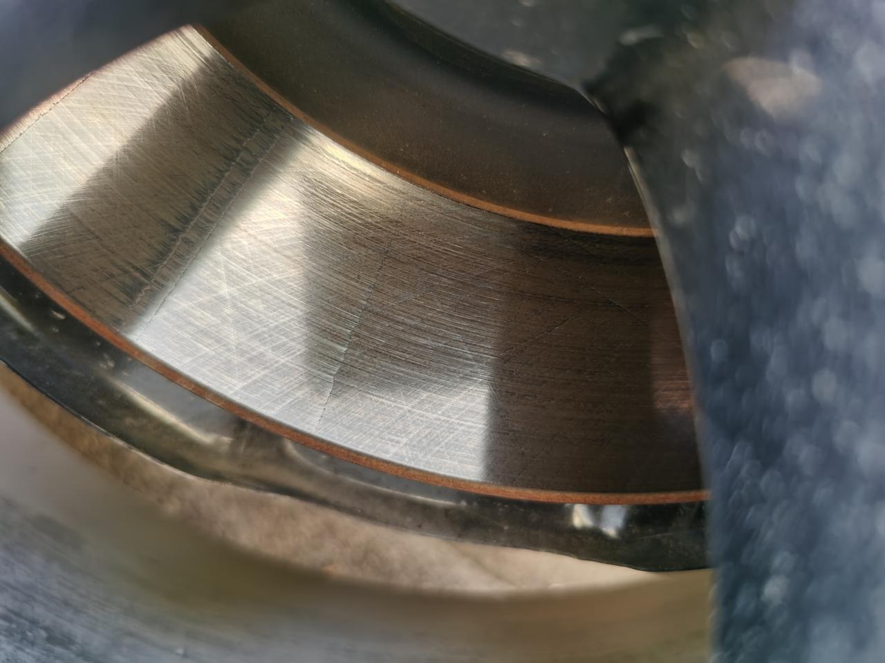 吉利星瑞 友友们，你们的刹车盘有裂纹吗，4S店说正常不知道有没有问题