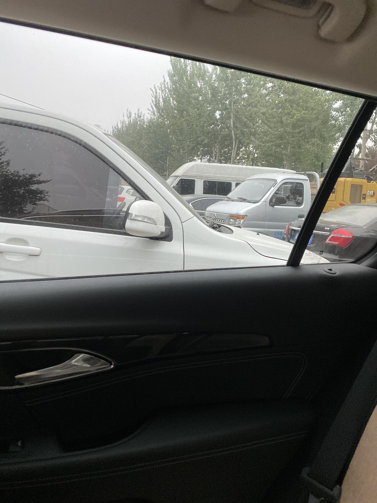 车友们，我想问一下，你们的昂科威PLUS后排窗户开启声音大吗？怎么感觉不丝滑。