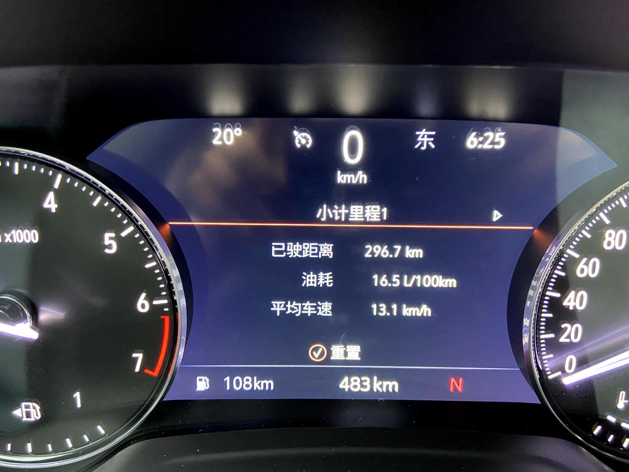 别克昂科威 请问为什么油耗这么高呢，距上次加满油跑了297公里，去加油站加满是51.67升，我算了一下17.4个油？新车