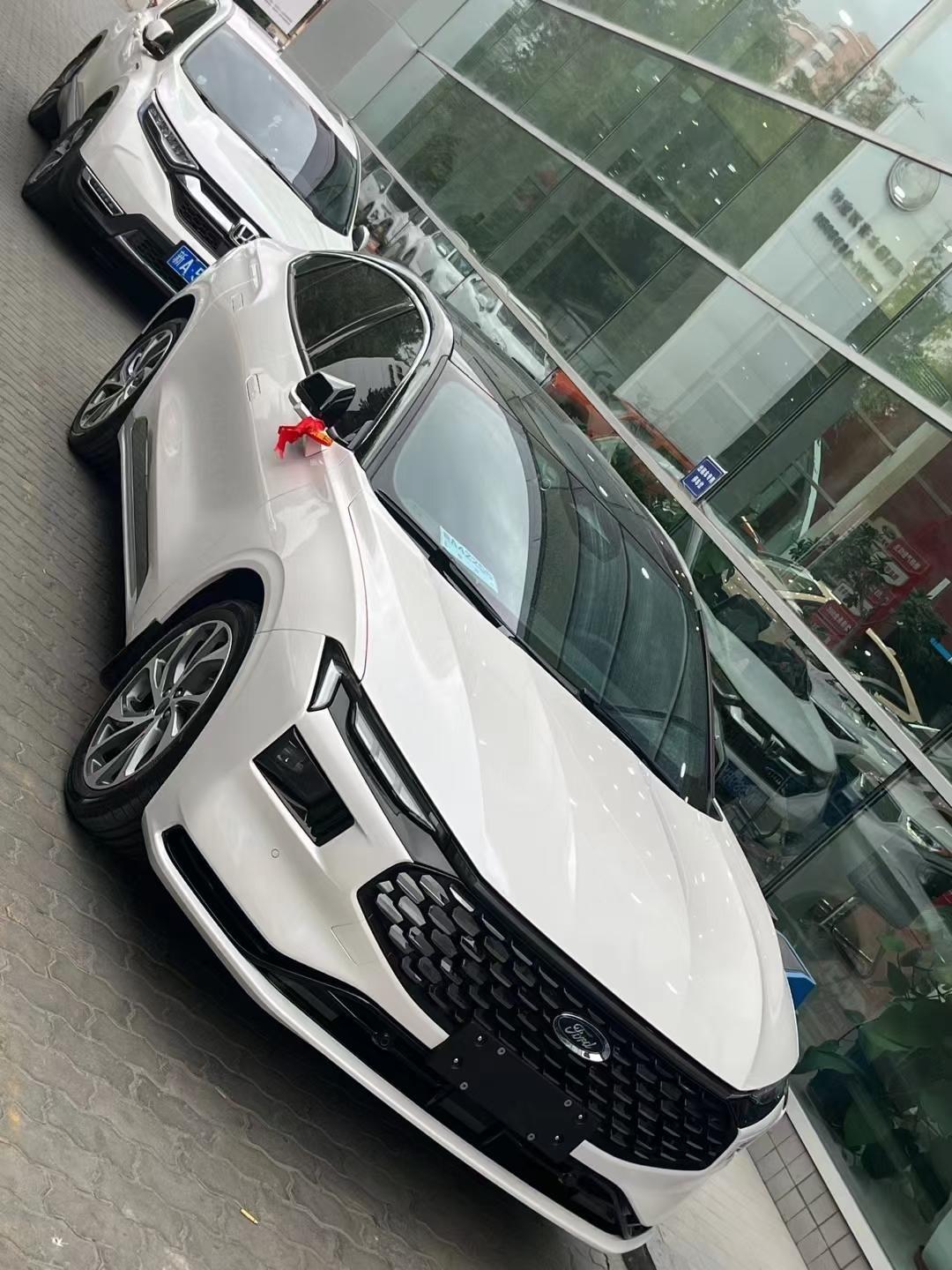 福特蒙迪欧 我就想问问各路大神，4S店承诺给我贴进口雷朋膜，结果是福特自己的专用膜，上面一个关于雷朋的标志都没有，然后告