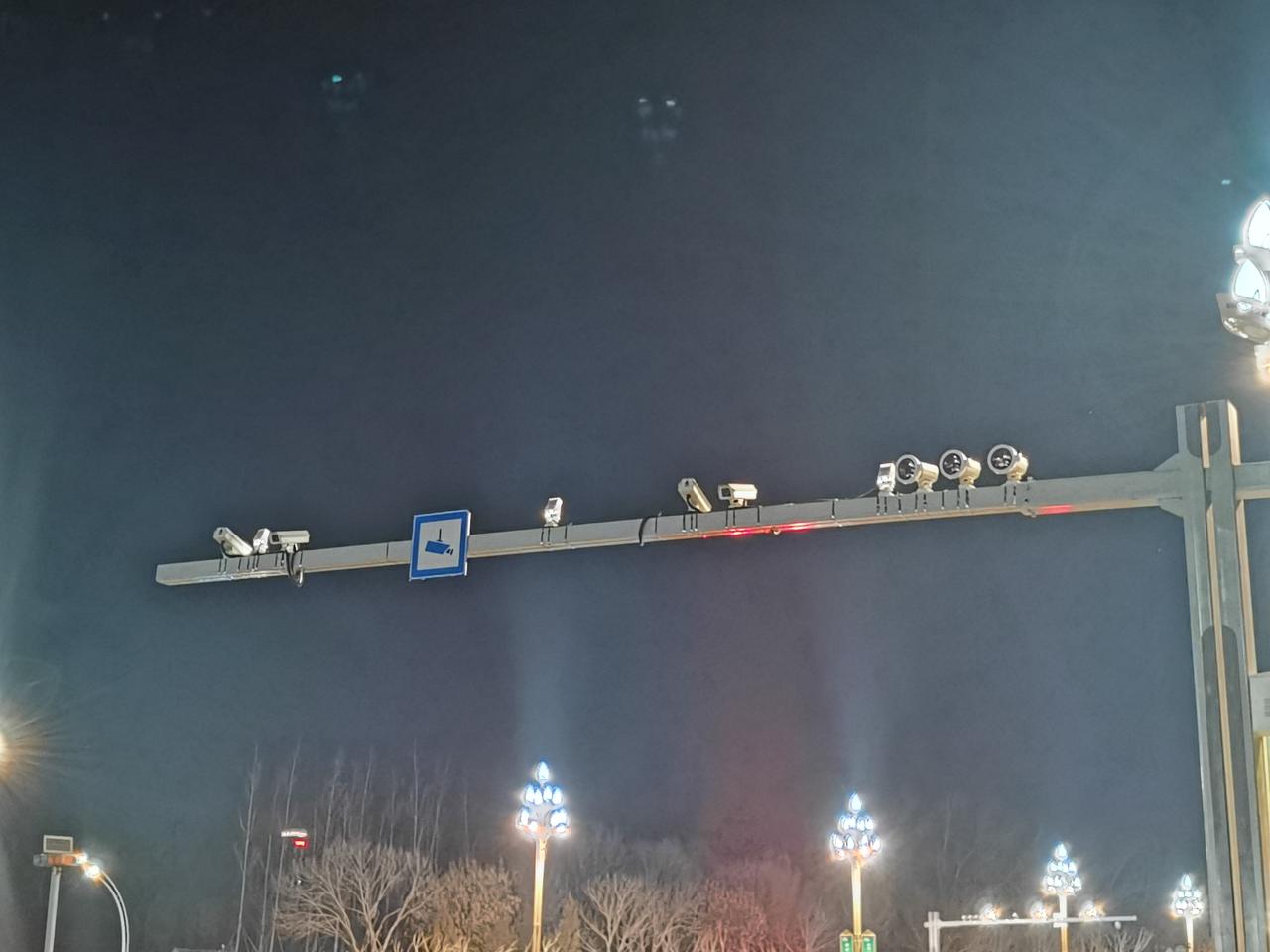 吉利星瑞 兄弟们…这是啥摄像头啊     不会是测速吧有点慌呀，前头也没提醒的