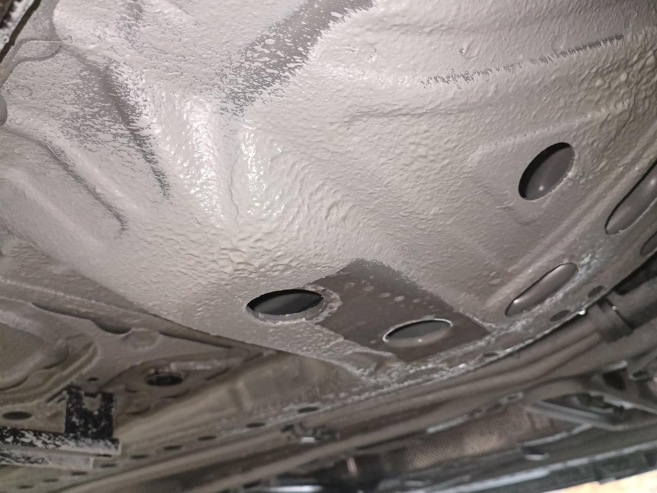 昂科威plus怎么能熄火挂空挡下车，今天去喷底盘防腐，一开主驾门就自己进p档。结果车里坐着喷完了，也没看见喷的咋样。只能