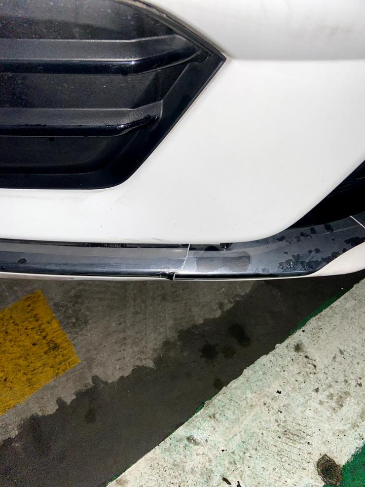 吉利星瑞 刚提新车，停车时不小心蹭柱子上了，车灯上有几道裂痕，要不要修啊，还是先开着，后面熟练了再一起修