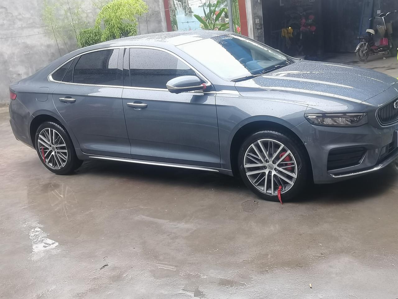 吉利星瑞 下雨顺便吡吡车   这个轮毂是真的好看