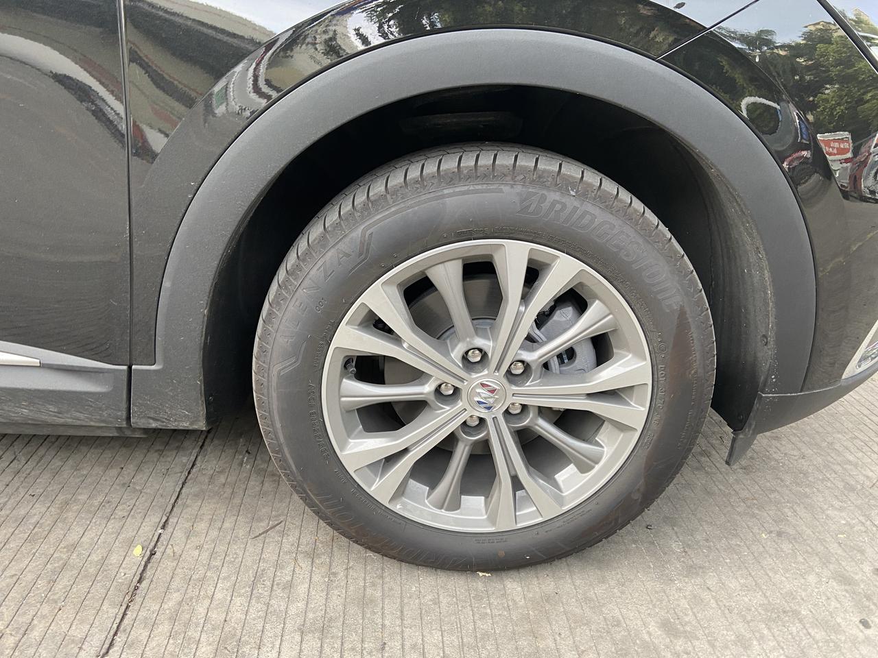 别克昂科威 为什么开起来总感觉胎压不足的声音。有没有知道的大哥