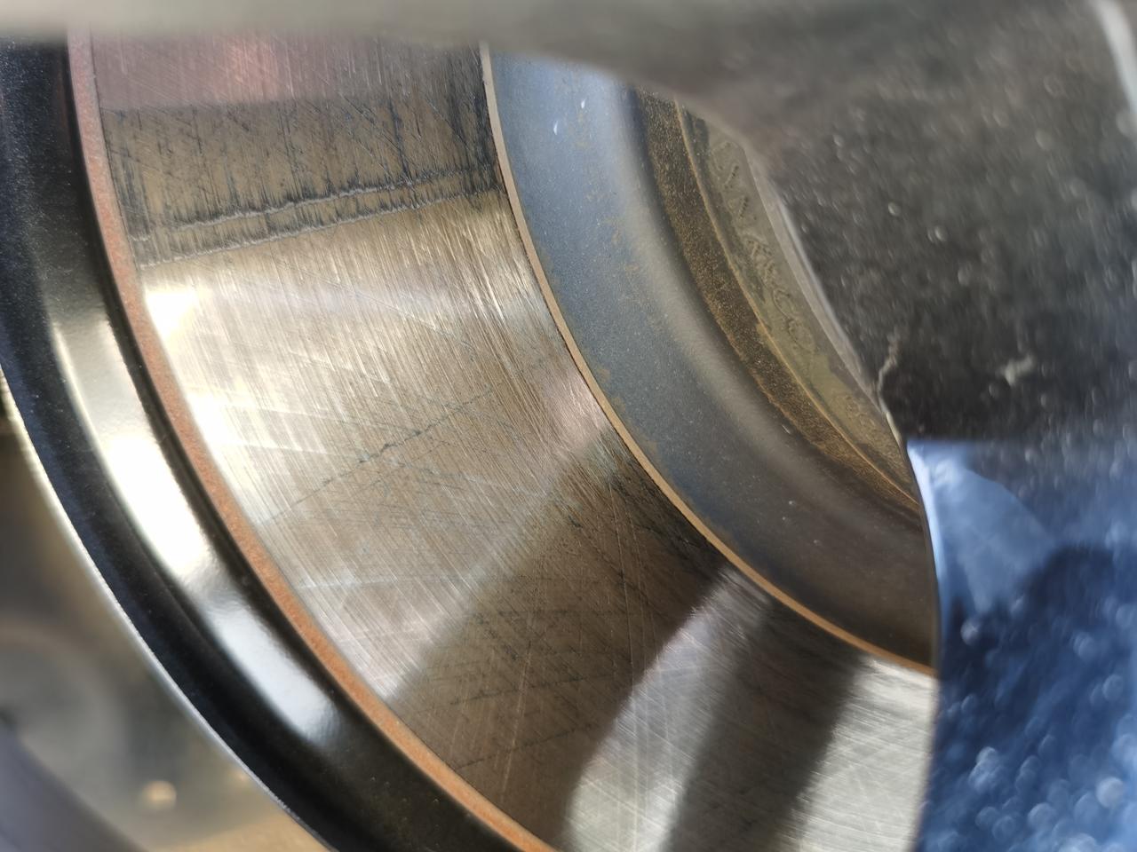 吉利星瑞 友友们，你们的刹车盘有裂纹吗，4S店说正常不知道有没有问题