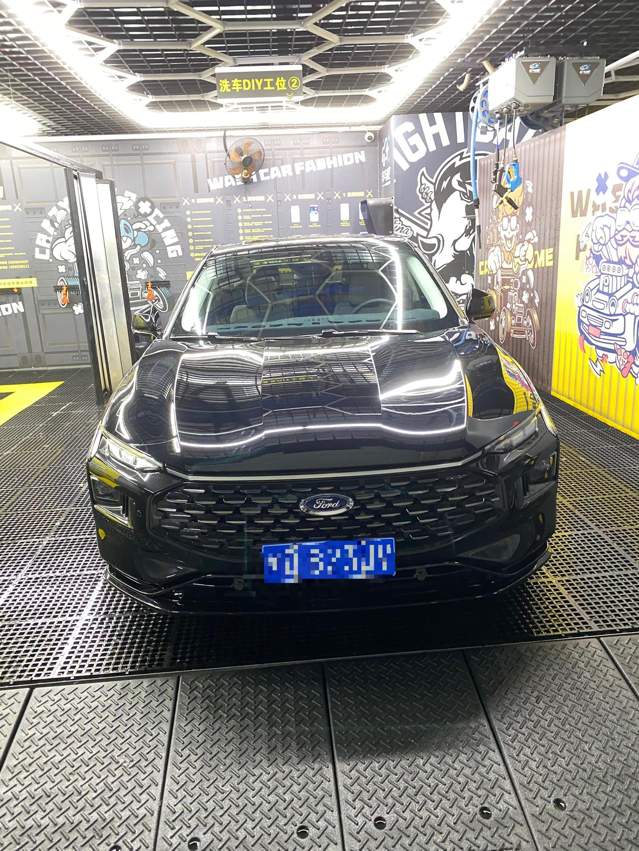 福特蒙迪欧 想问大家关于隐藏式门把手的问题，我洗车的时候把车锁了，门把手收进去了，但是过一会门把手就又会自己弹出来，很影