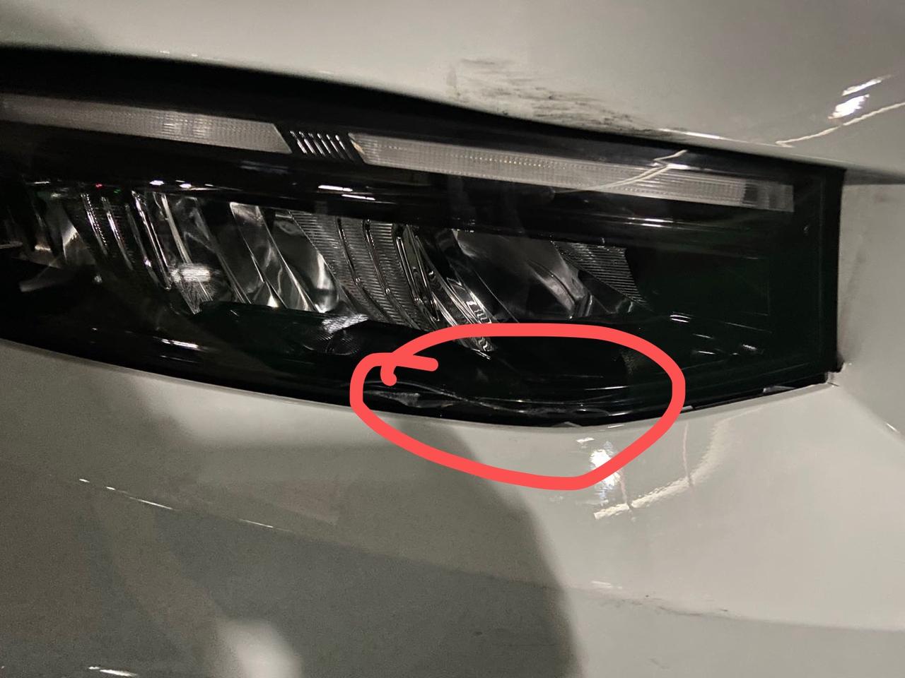 吉利星瑞 刚提新车，停车时不小心蹭柱子上了，车灯上有几道裂痕，要不要修啊，还是先开着，后面熟练了再一起修