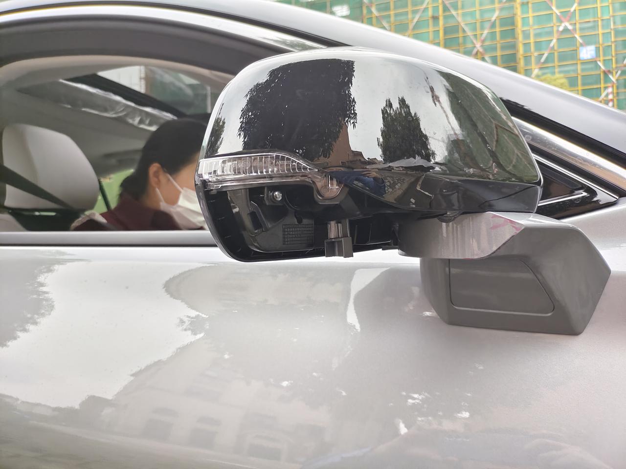 福特蒙迪欧 兄弟们，在哪里买配件，后视镜盖下面的底盖坏了，去哪里买啊，自己换就行，4s店买怕有点贵哦