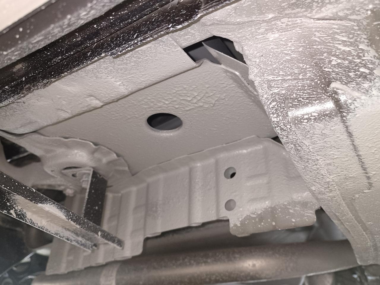 昂科威plus怎么能熄火挂空挡下车，今天去喷底盘防腐，一开主驾门就自己进p档。结果车里坐着喷完了，也没看见喷的咋样。只能