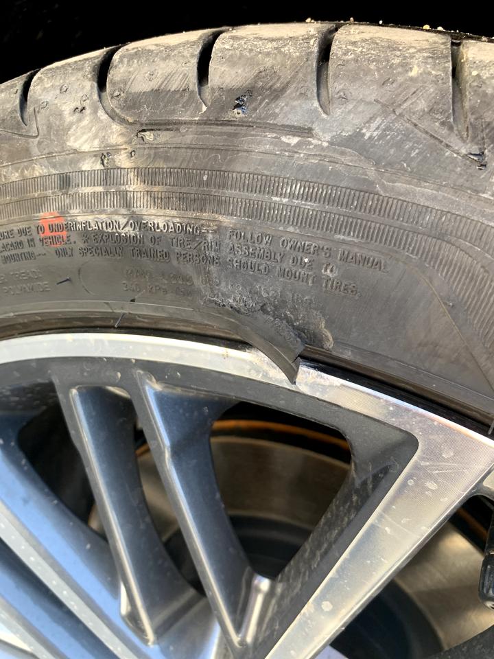 吉利星瑞 哥哥姐姐们，问一下这个地方蹭了一下，跑高速还有问题吗，需要修吗，谢谢