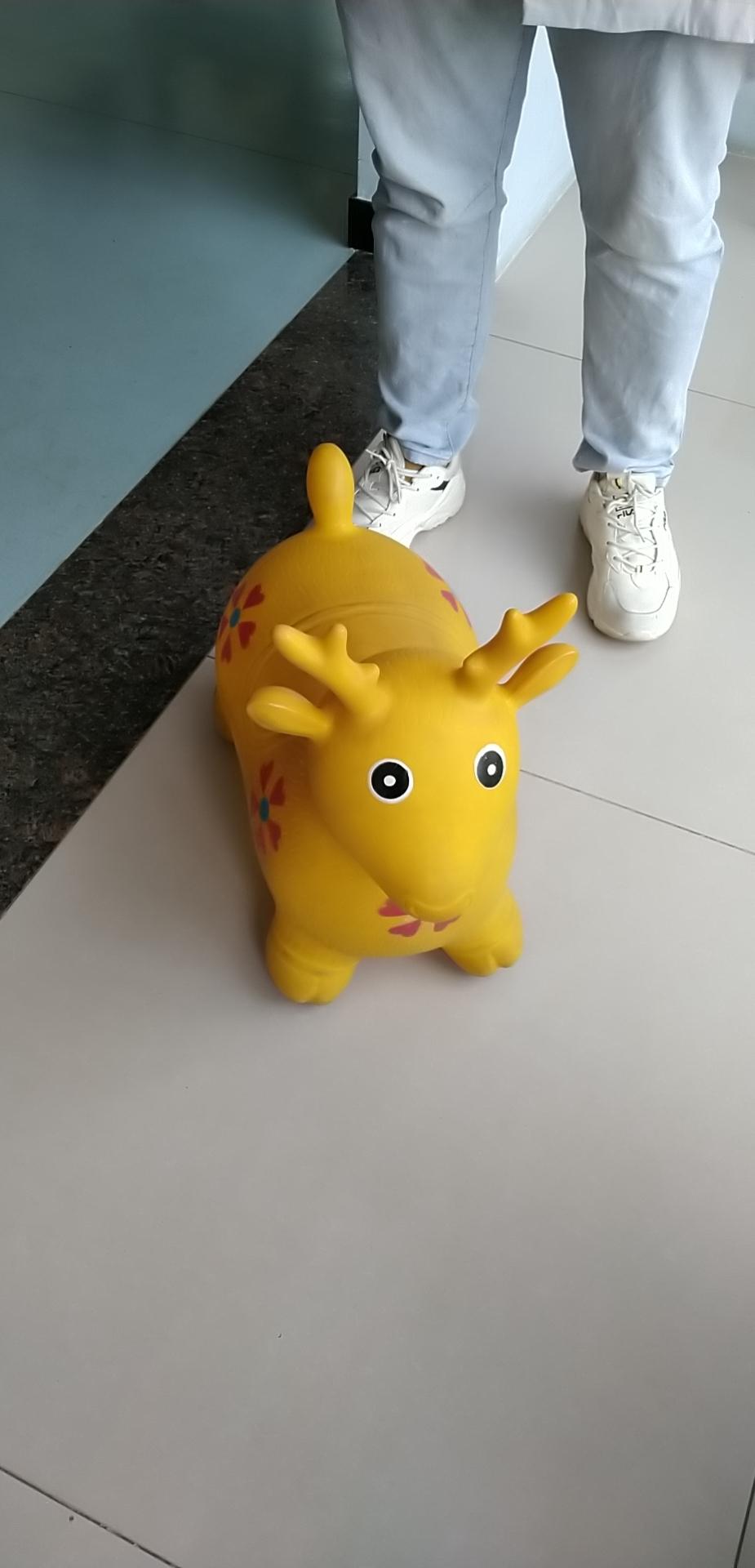 吉利星瑞 有云南的老铁嘛，可以分享一下提车经验吗，今天去逛了一下4s店，销售死活要跟我说有2000多的gps费用，非说这