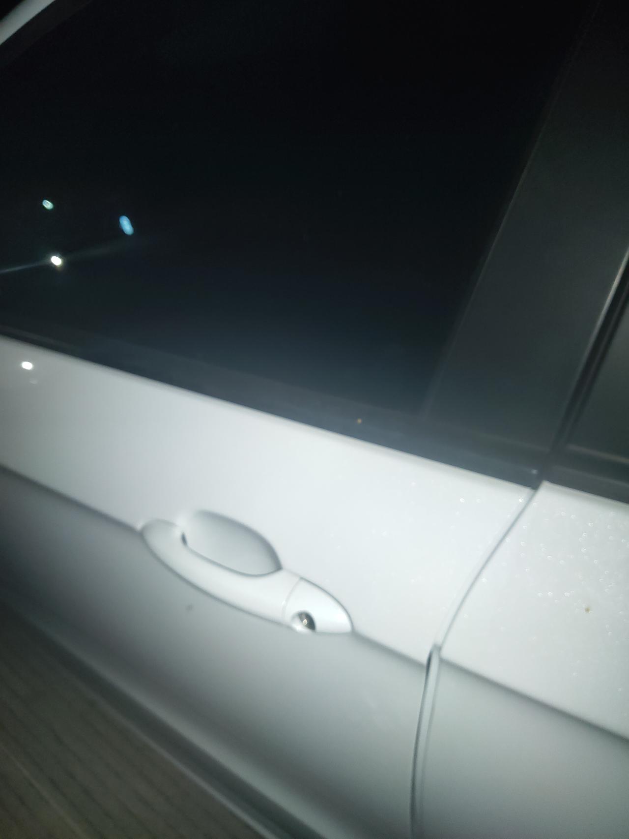 奇瑞艾瑞泽5 主驾车门不好关，要用力。感觉胶条有点问题？去4s师傅又说没问题。要调只能调c柱那个锁扣。。。。说调完门会有