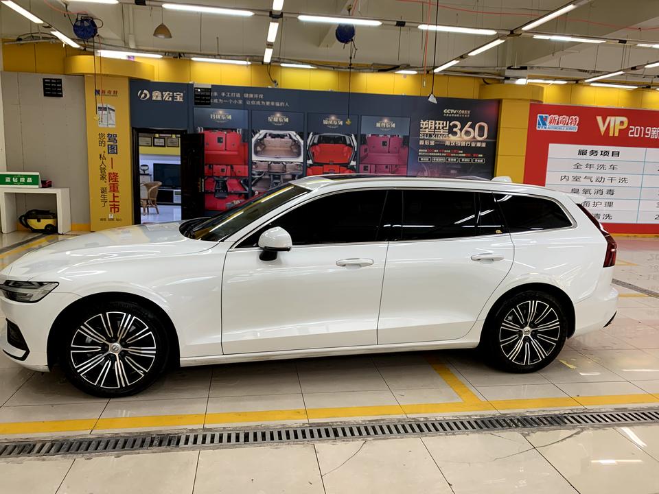 沃尔沃V60 2020款V60 T5豪华 6月份上牌 目前1300km 大概能卖多少钱？