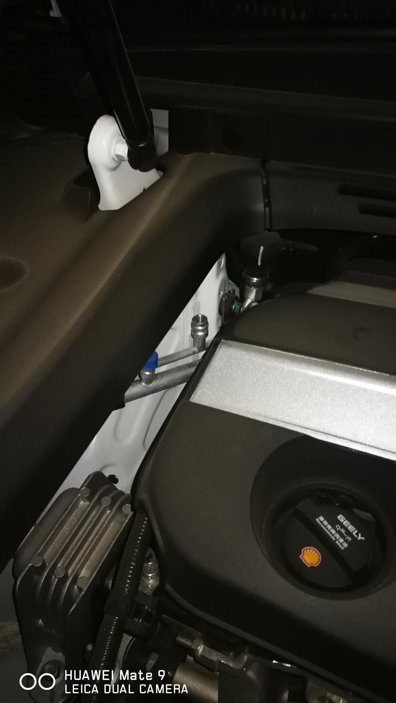 18款吉利博越2.0这个盖子掉了，是什么情况？？？