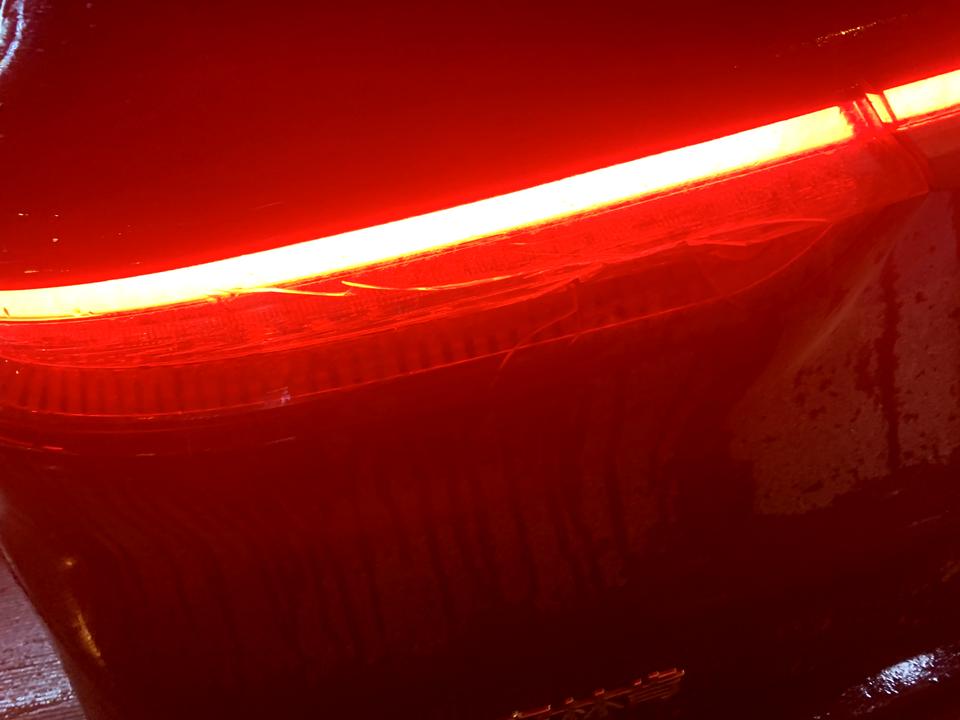 林肯冒险家 圈里的大哥们，今天倒车不小心把左后尾灯碰碎了。想问一下有修过的大哥吗？大概多少钱？