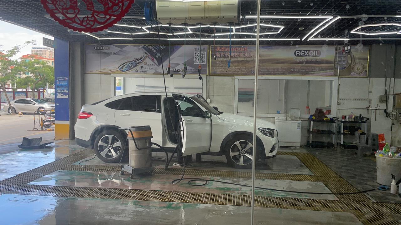 奔驰GLC轿跑 GLC 200 Coupe 2018 款 CarPlay 插了苹果线还是没反应 请问车友们该如何启动Ca