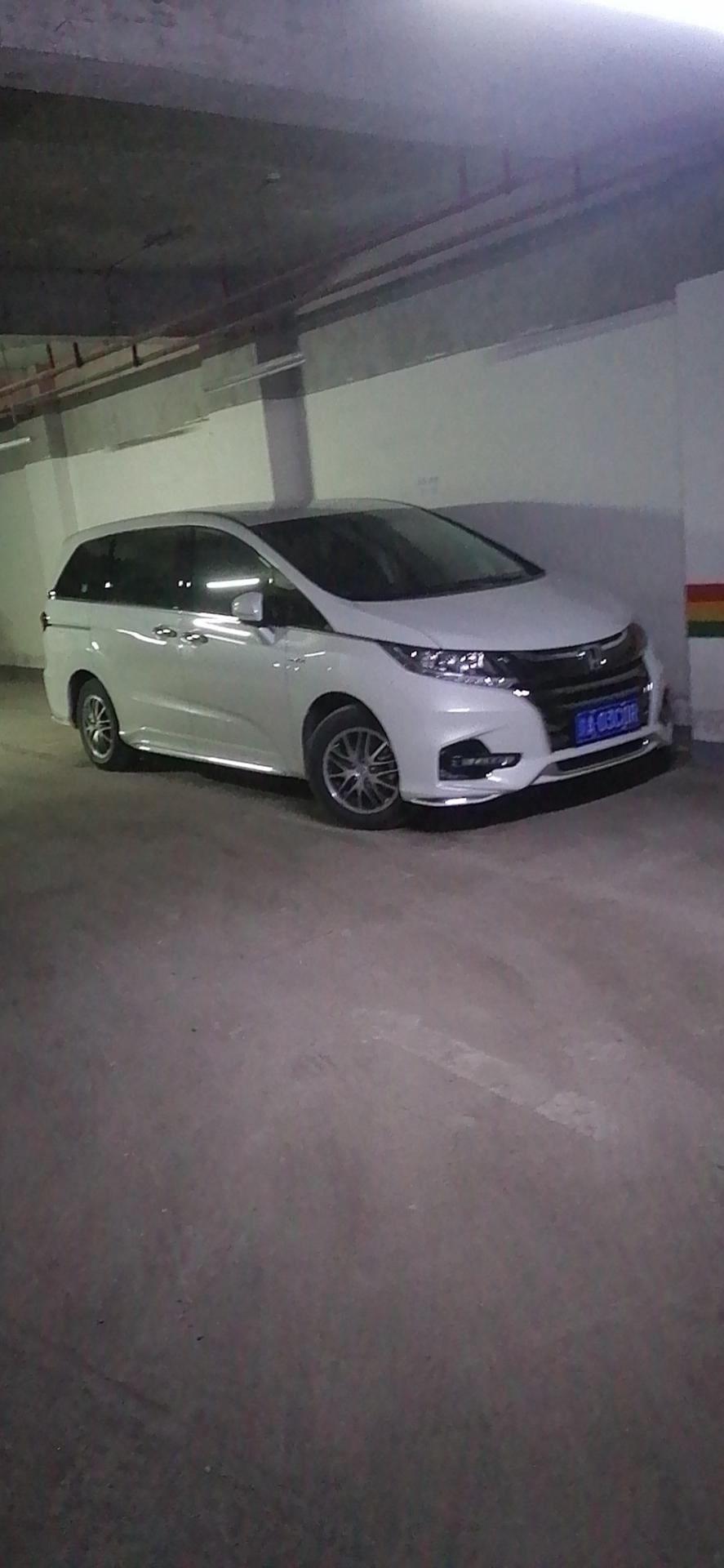 本田奥德赛 我买的25万次低配，没天窗小轮毂实话实说哈，你们怎么看？会不会被笑话