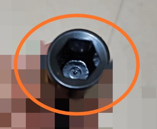 艾瑞泽5自带的卸轮胎扳手怎么支棱直角的？这样不是伤螺丝吗？有没有专业人士解释下
