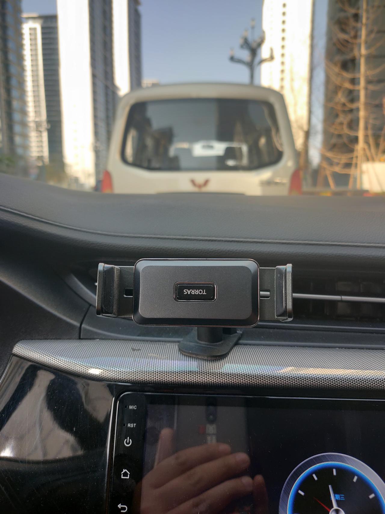 奇瑞艾瑞泽5 我想问下各位车友们，你们都是用的什么手机支架，换了几个了，便宜的，贵的，都用了，感觉都不太合适，你们的呢