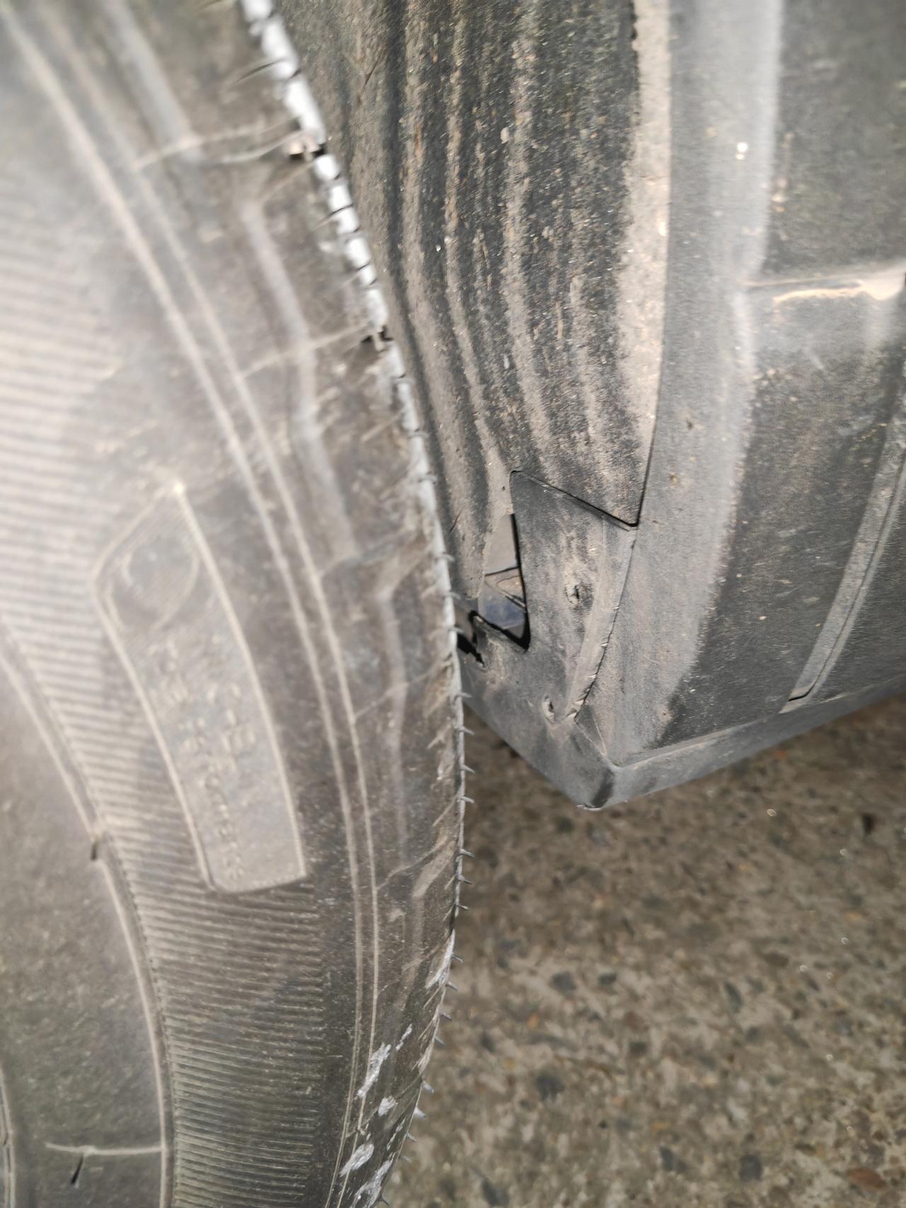 林肯冒险家 各位车主，我想问下后轮前面那个小挡泥板掉了有什么影响？
