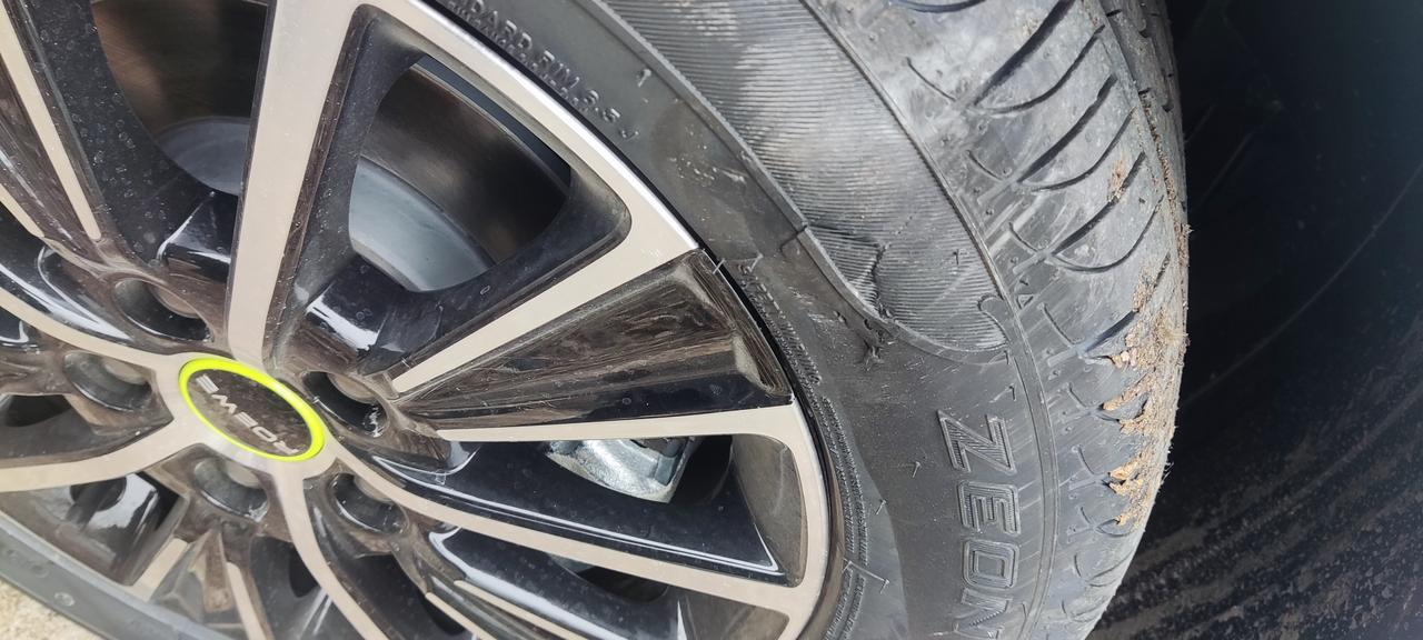 荣威i5 刚提的新车，技术不过关直接挂烂了，轮胎是什么牌子的，我准备在途虎养车上买一条换了，求告知。。谢谢了