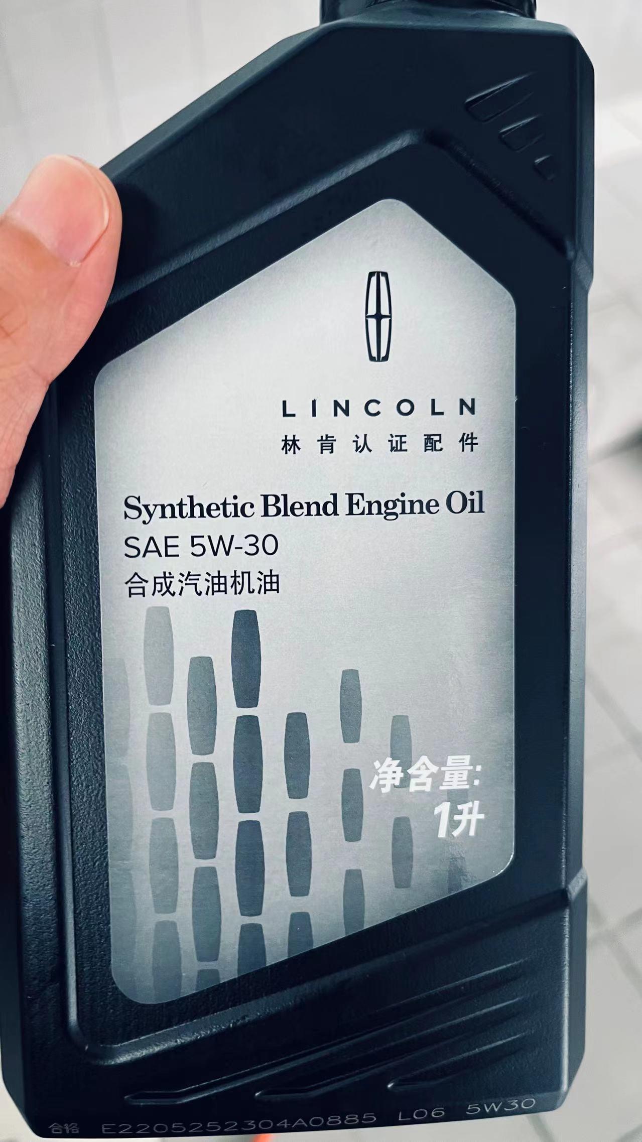 林肯冒险家 首保4S店加的这种半合成的机油，大家看看对不对？你们也是吗？ 但是手册上说一年一万公里一保养，提车和首保机油