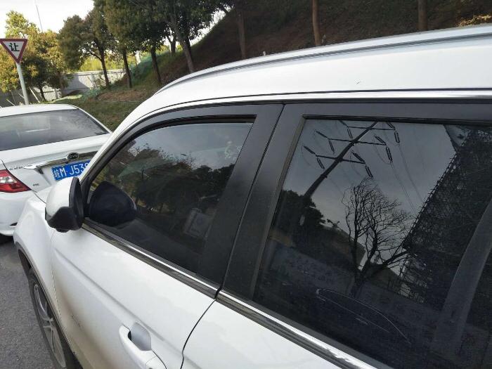 吉利博越 车窗关不上首保后开始出现，锁车的时候车窗关不上