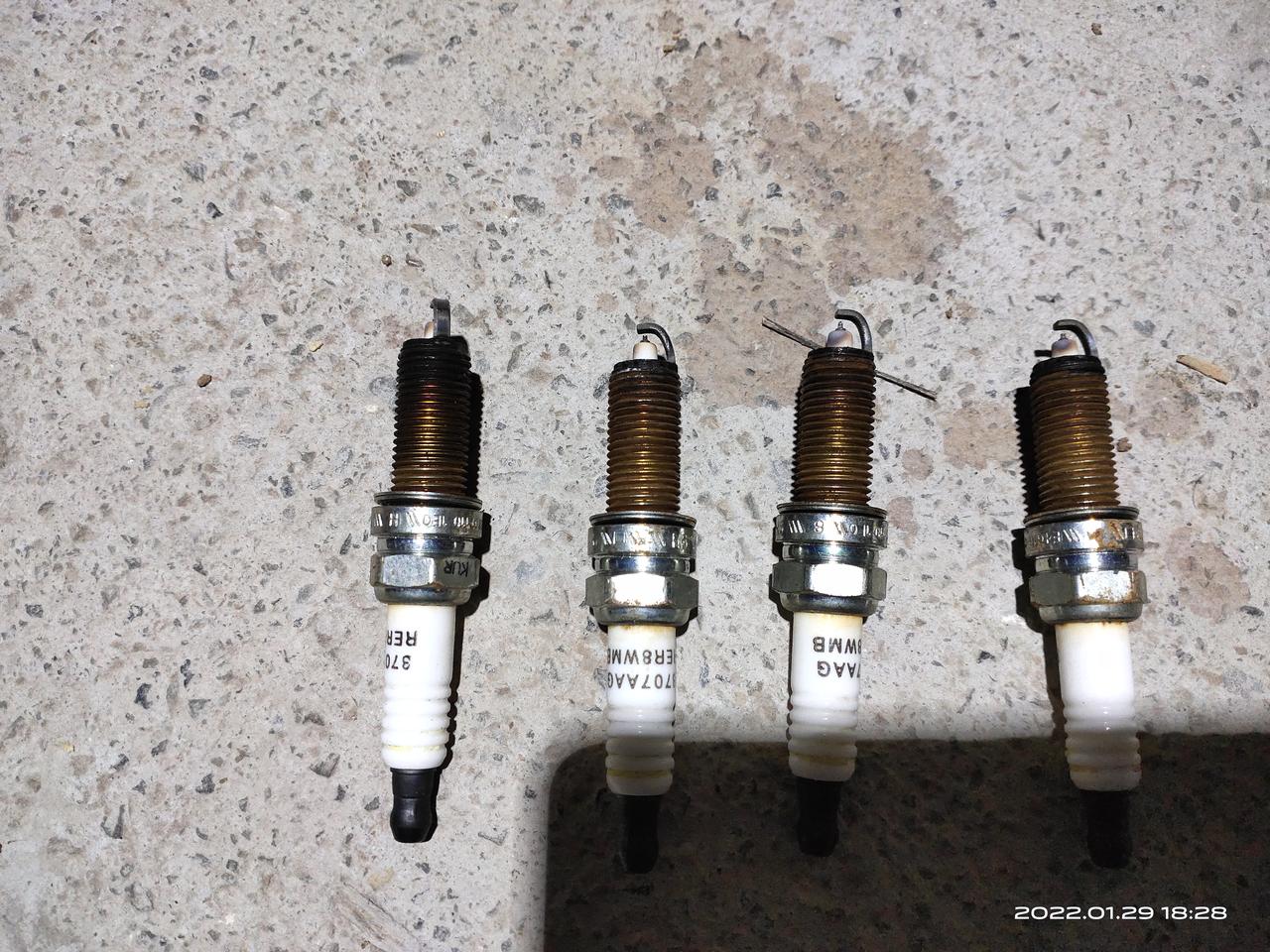 奇瑞艾瑞泽5 19款艾5手青，长时间行驶怠速时发动机间歇性抖动，而且1缸燃烧没有其他三个缸好是什么原因呢？已经换过火花塞