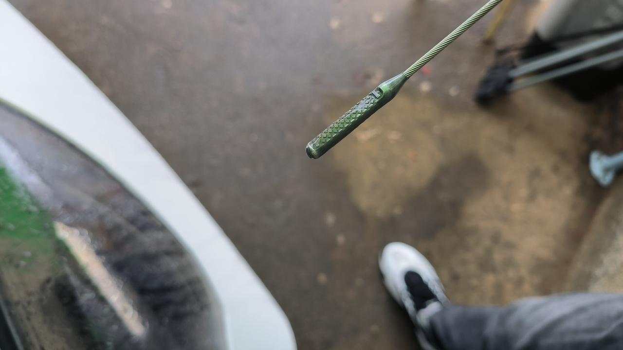 奇瑞艾瑞泽5 早上热车几分钟看的机油尺，有没有加多？