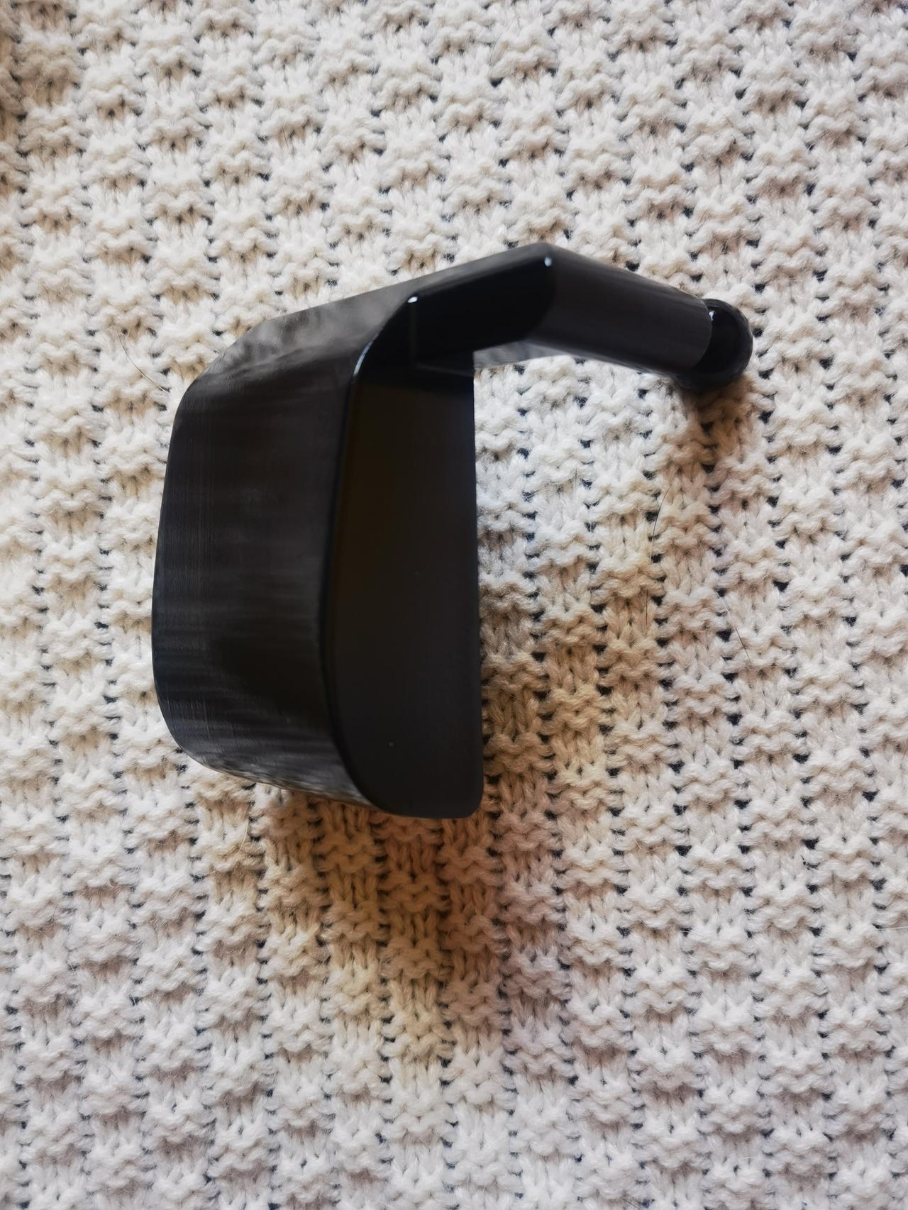 林肯冒险家 装了这个3d的手机支架，因为自己平时用华为27w车载充电器，充电器比较厚，放上去会和方向盘右边雨刷杆碰到，调