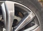 荣威RX5 MAX 汽车轮毂被刮花了，怎么修复呢？对汽车有影响不