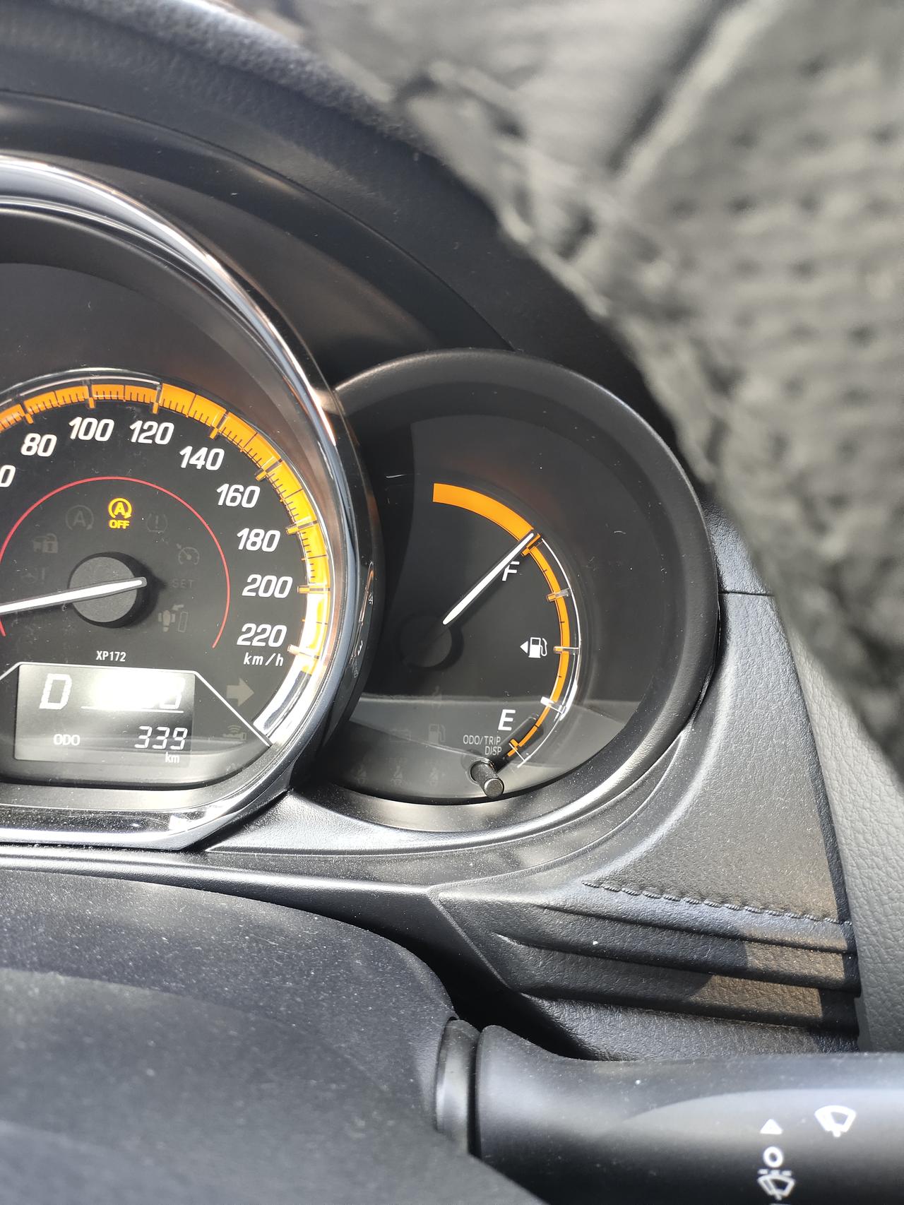 丰田YARiS L 致炫 加满油这油针是到这里的吗？第一次加满时没注意看过。