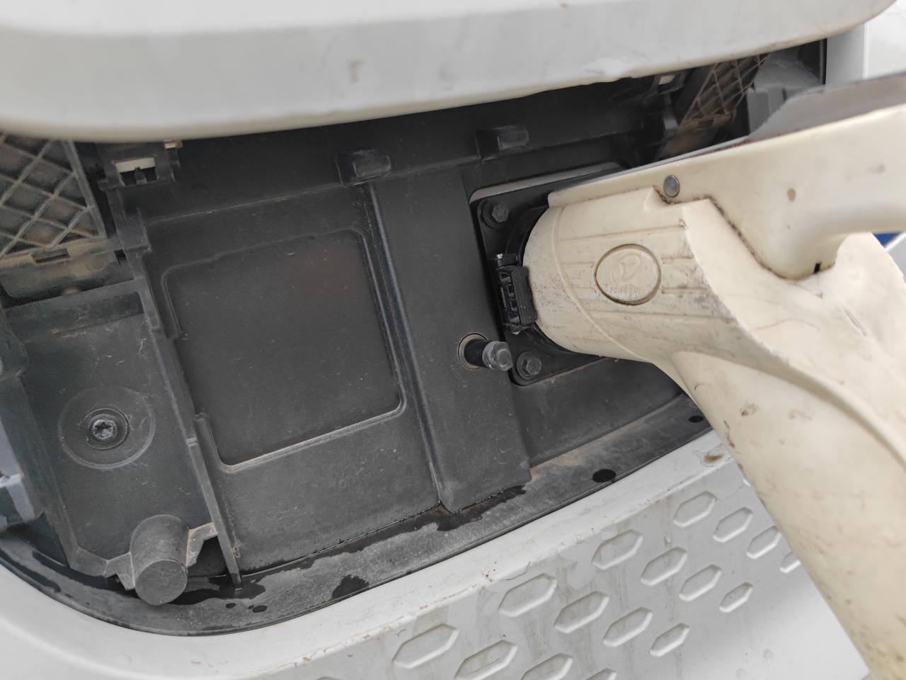上汽大通MAXUS EV30 请问下没充电桩，在家怎么充电这车没慢充接口啊，在家咋充电