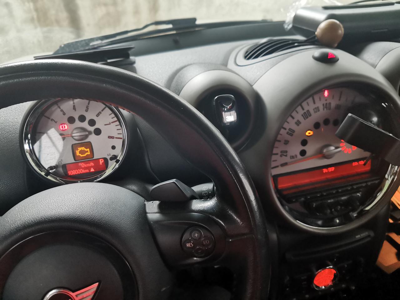 MINI COUNTRYMAN 12款开了10万多公里了，最近经常跳这两个图标怎么办