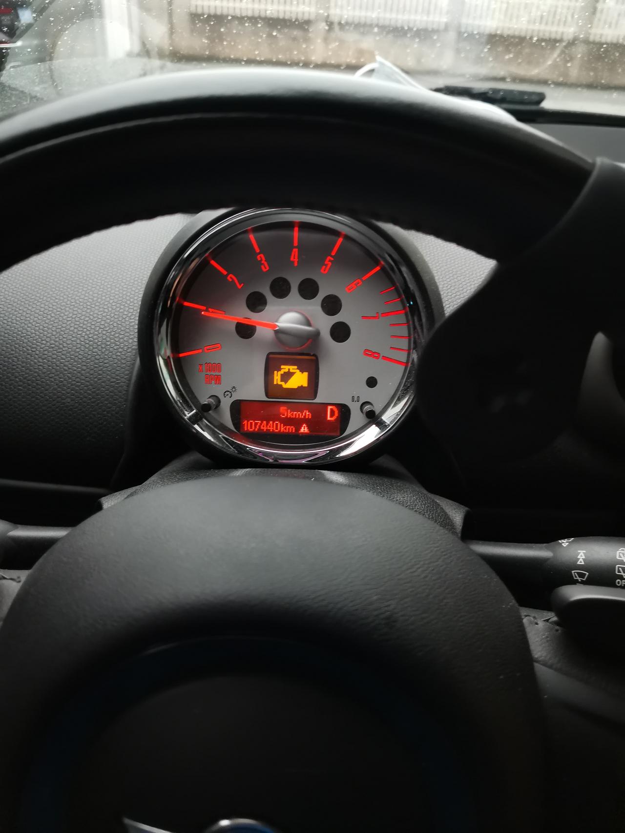 MINI COUNTRYMAN 12款开了10万多公里了，最近经常跳这两个图标怎么办