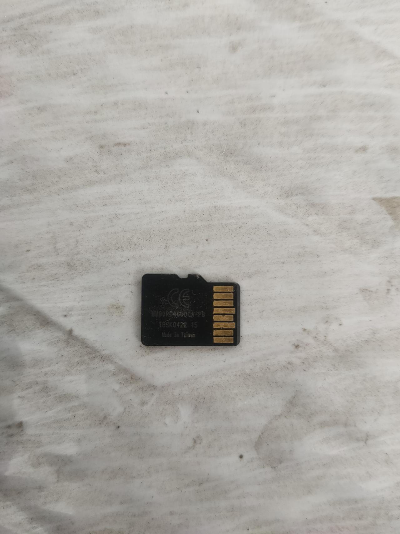 广汽传祺传祺GS4 PLUS 我的车行车记录仪内存卡插进去拔不出来了，是正面朝上还是反面朝上插入啊