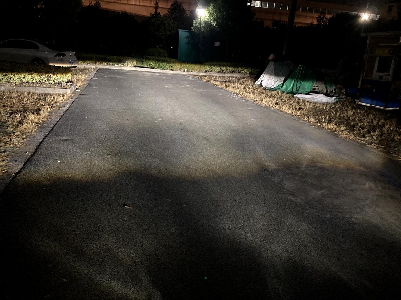 雪佛兰迈锐宝XL 迈锐宝xl换了LED灯泡效果是这样，哪里出了问题？
