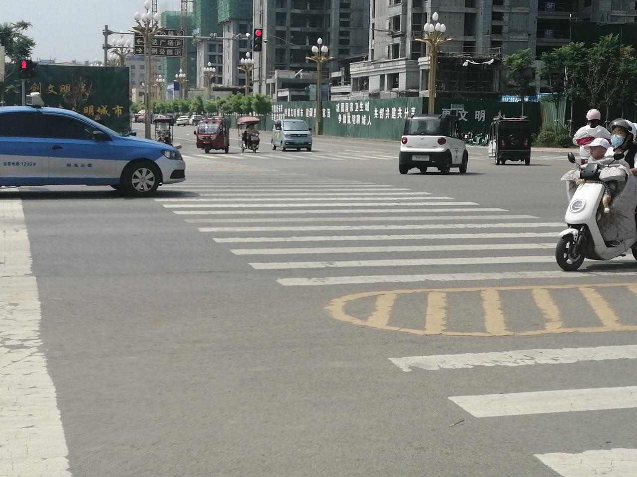 启辰星 各种车友大哥，咨询几个问题，在外地山东的一个城市附近，由西向东正常行驶，由于没注意看路标，原本该直行了，结果稍微