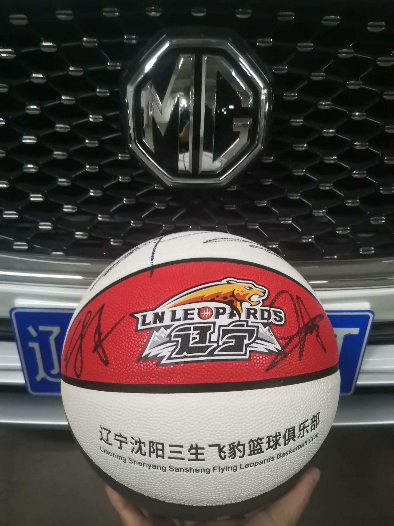 名爵HS 我的车平时灯光的使用是调成AUTO了，但是我发现有时转弯，拨转向灯打方向盘转向时，方向盘再回正时灯光就熄了，再