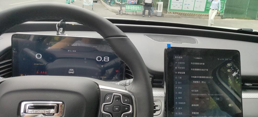 观致7  空油箱加满油显示多少公里？ 兄弟观致7的车主们，我有个疑问，你们加满是显示多少公里，花了多少钱呢？我的油箱有问
