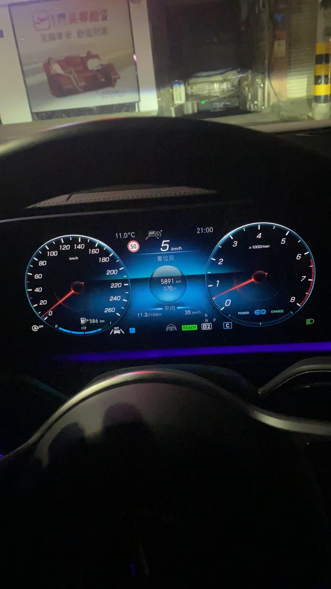 奔驰GLS 为什么中央扶手箱里面会发热？而且很烫！