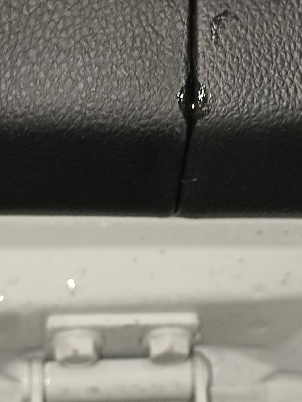 捷途X70 想问一下，两年的车后备箱下雨天出现漏水问题，4s店能质保吗，没有磕碰过。